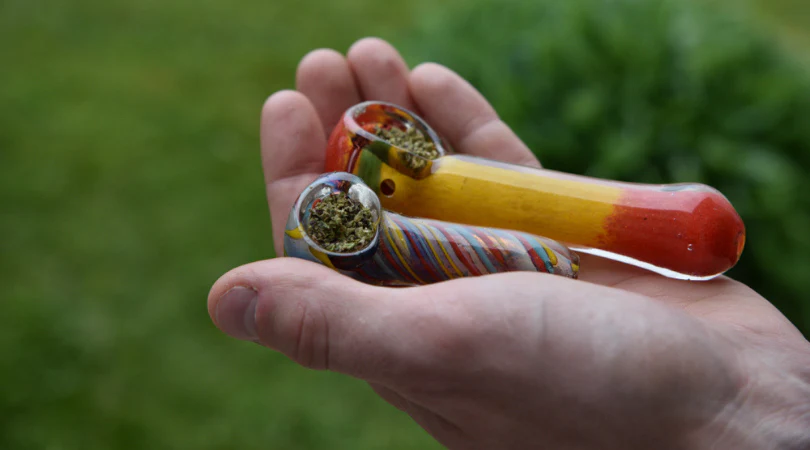 8 Beautiful Glass Spoon Pipes That You Must Have